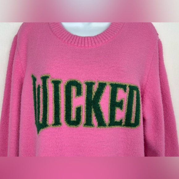 Wicked Pink super soft Sweater for the Wicket fanatics - Picture 4 of 9